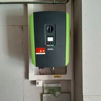 Onduleur photovoltaïque installé